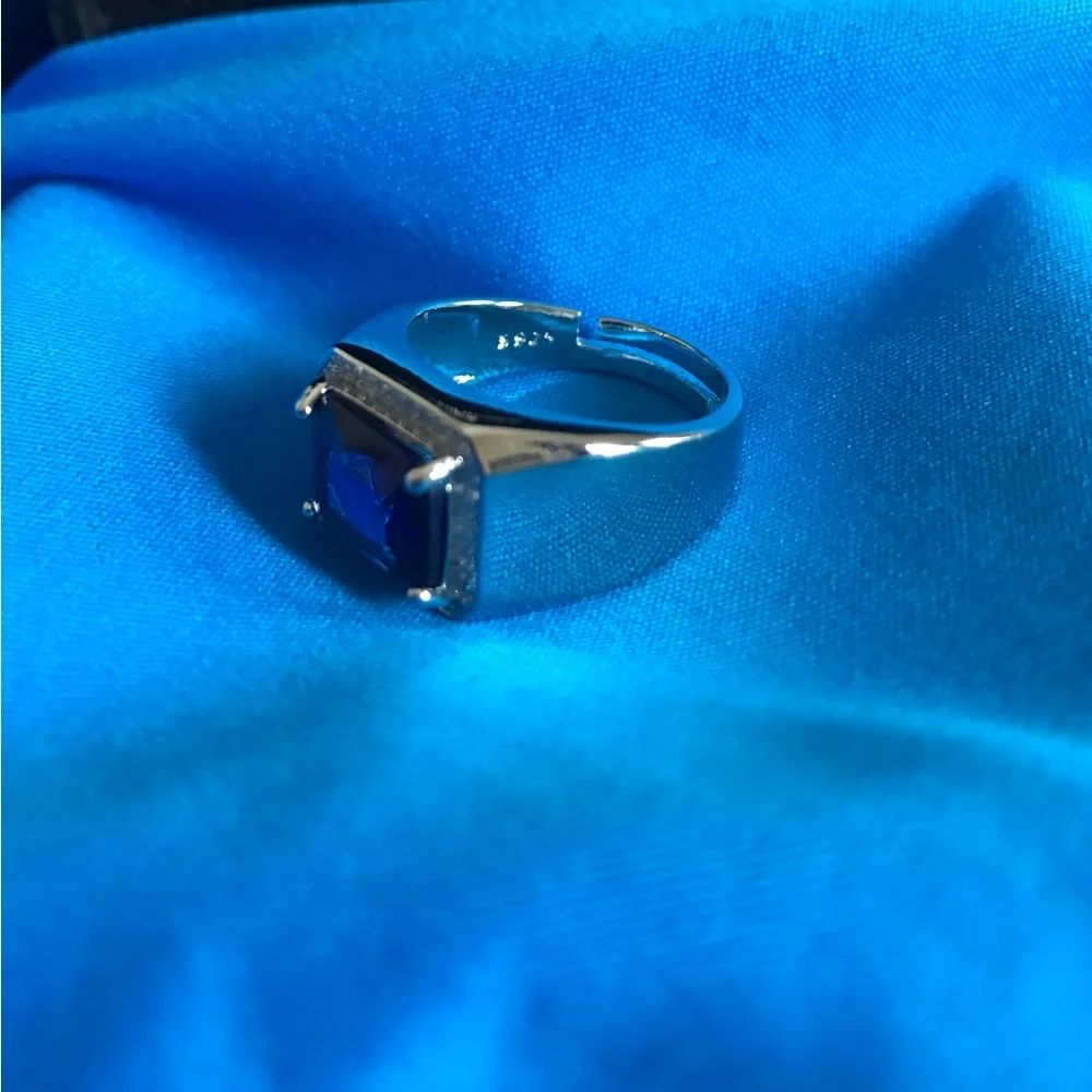 Sterling silver mens ring, the band adjusts to fit